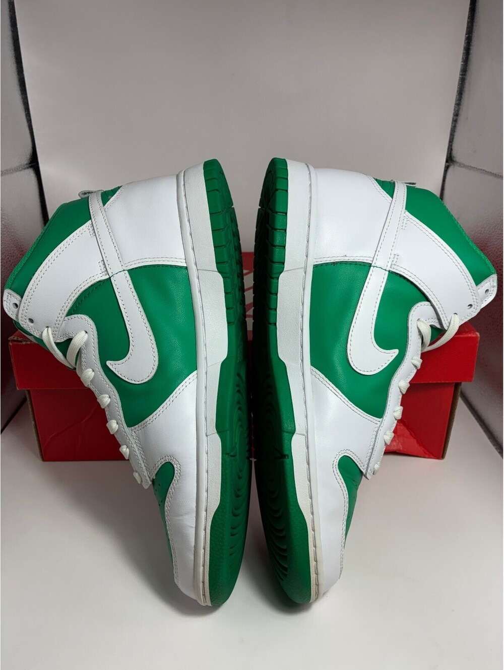 Size 10.5 - Nike Dunk High Stadium Green White - Picture 2 of 6